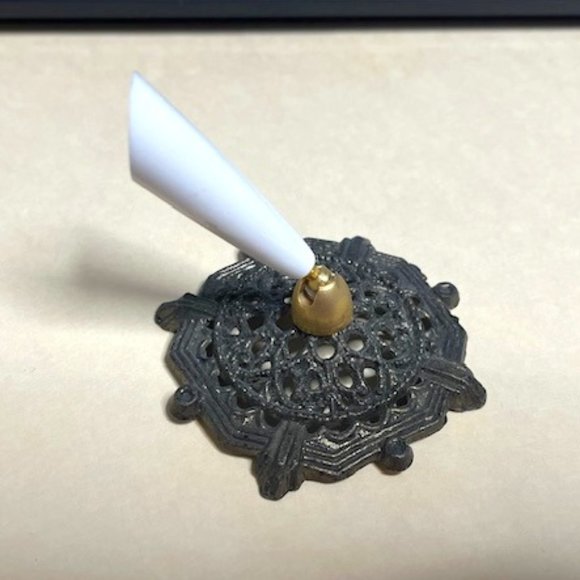 VTG Pen Holder Desk Wedding Reception Brass Ornate Filigree Metal Base 3" - Picture 1 of 9